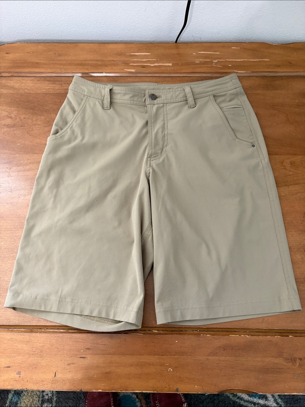 Lululemon Classic Beige Casual Shorts Size 32